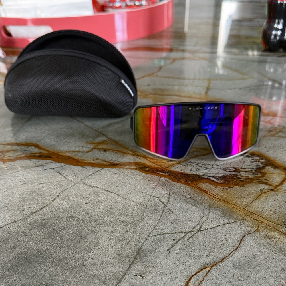 Blenders-Bold Sunglasses with Black Case- Blenders Phatom Boss